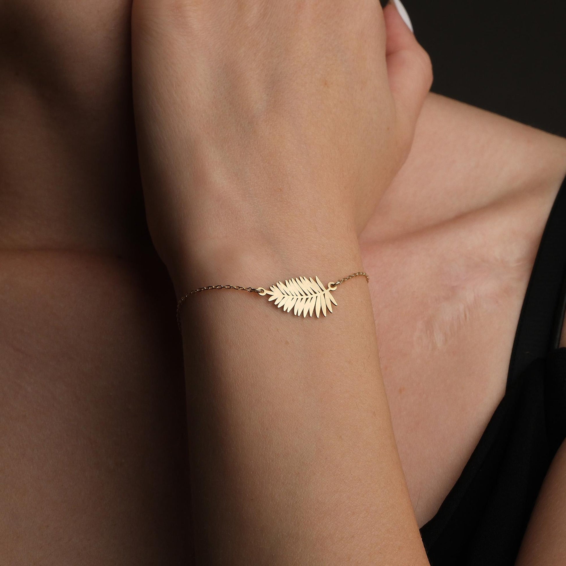 Minimalist 14K Gold Leaf Bracelet, Stylish Gold Bracelet, Nature Inspired Jewelry, Christmas Gift For Her, Minimalist Bracelet, Chic Jewelry